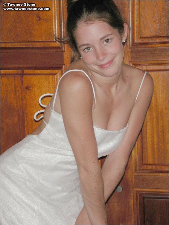 Foto di tawnee pietra lampeggiante nel suo abito da sposa
 #60060668