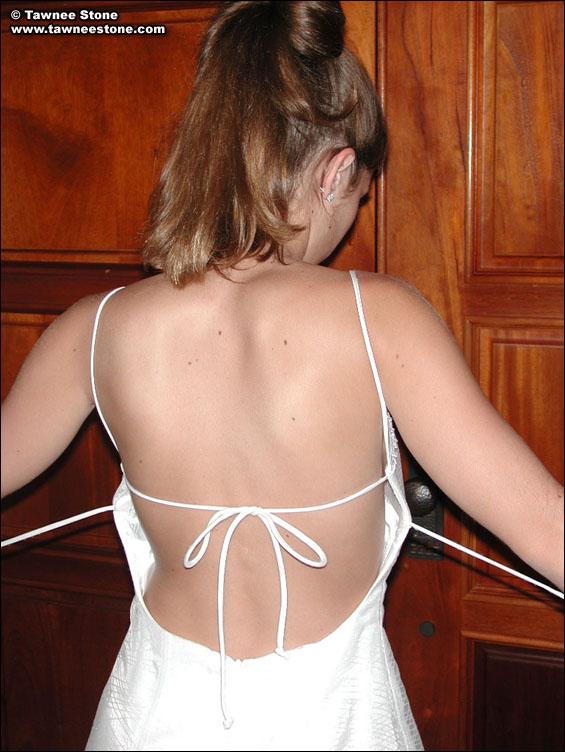 Fotos de Tawnee Stone enseñando las tetas en su vestido de novia
 #60060699