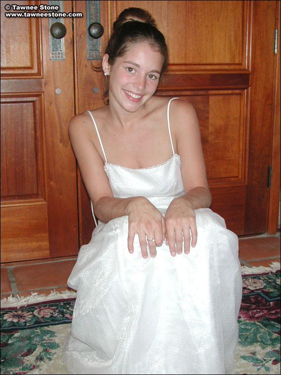 Foto di tawnee pietra lampeggiante nel suo abito da sposa
 #60060729
