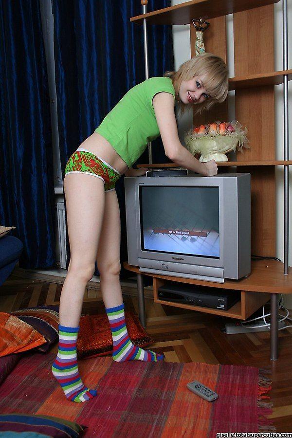 Immagini di gisele teen star spogliarsi per i suoi calzini
 #60885357