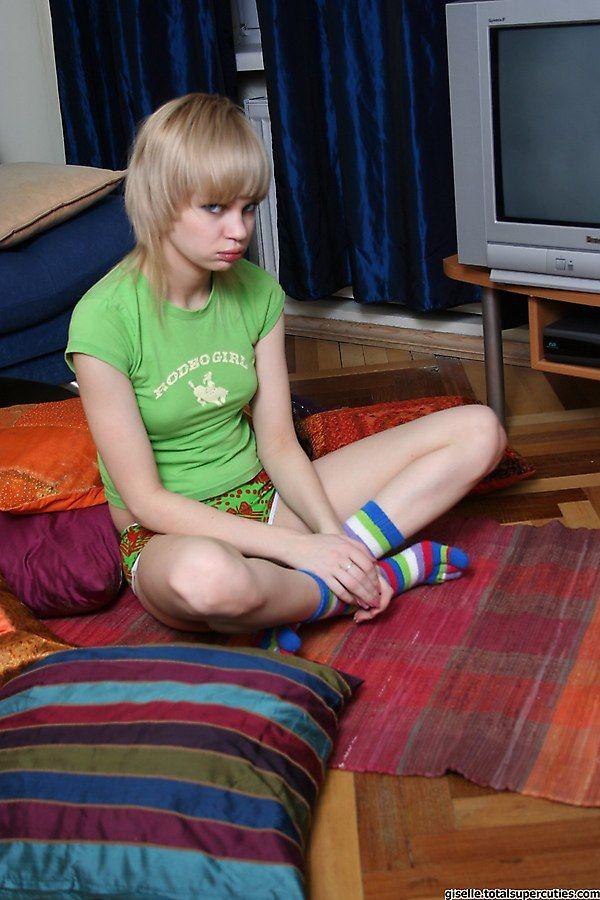 Immagini di gisele teen star spogliarsi per i suoi calzini
 #60885382
