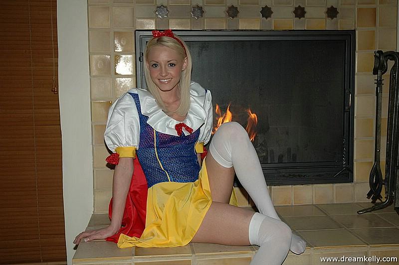 Dream Kelly dressed up as snow white #54110797