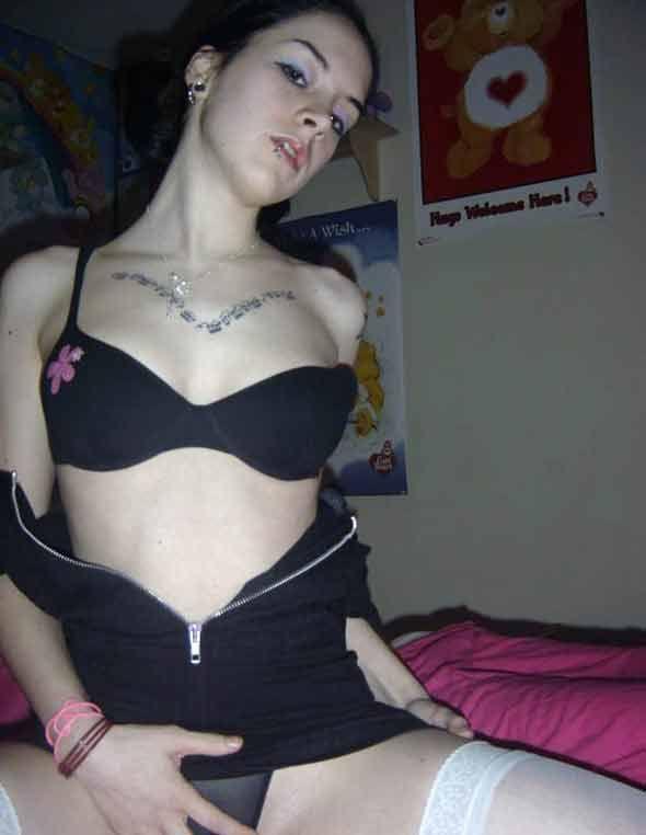 Immagini di una ragazza goth caldo prendendo foto di se stessa
 #60715273