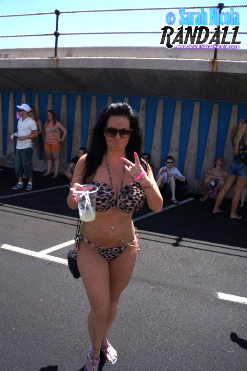 La tetona sarah randall comparte unos selfies de sus gigantescas tetas
 #59927643