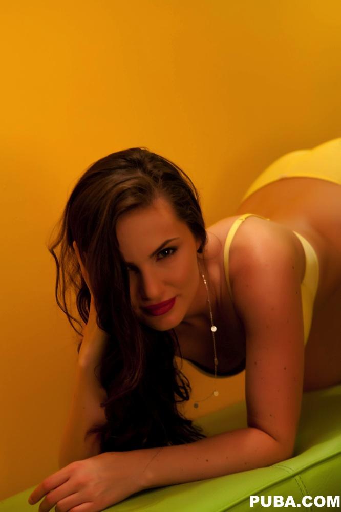 Lily Carter sexy gioca con la sua figa bagnata gocciolante e il suo culo sorprendente
 #58956585
