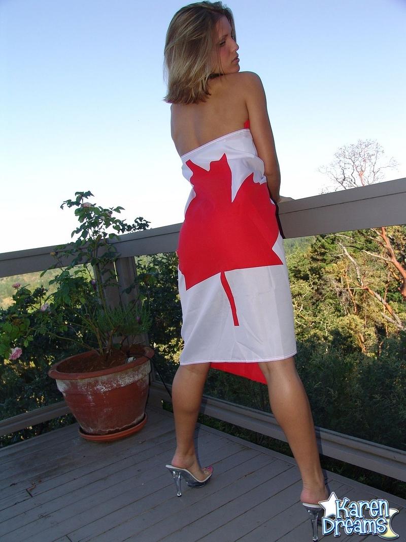 Bilder von teen hottie karen dreams zeigt ihren kanadischen Stolz
 #58008962