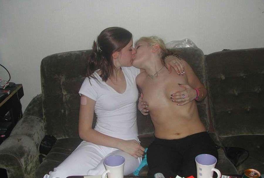 Bilder von geilen lesbischen Freundinnen, die wild werden
 #60655258