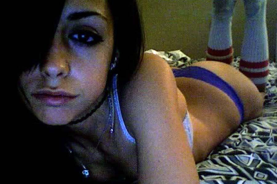 Pictures of brunette alternative girlfriend showing off in bed #60638213