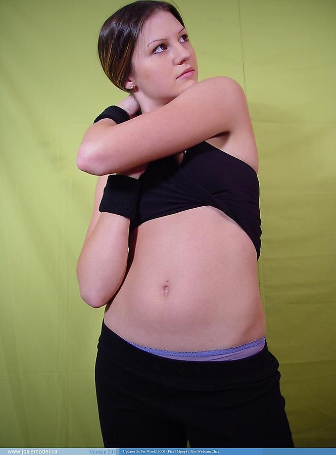 十代の熱い女josieモデルの写真は、彼女の熱いボディをワークアウト
 #55724072