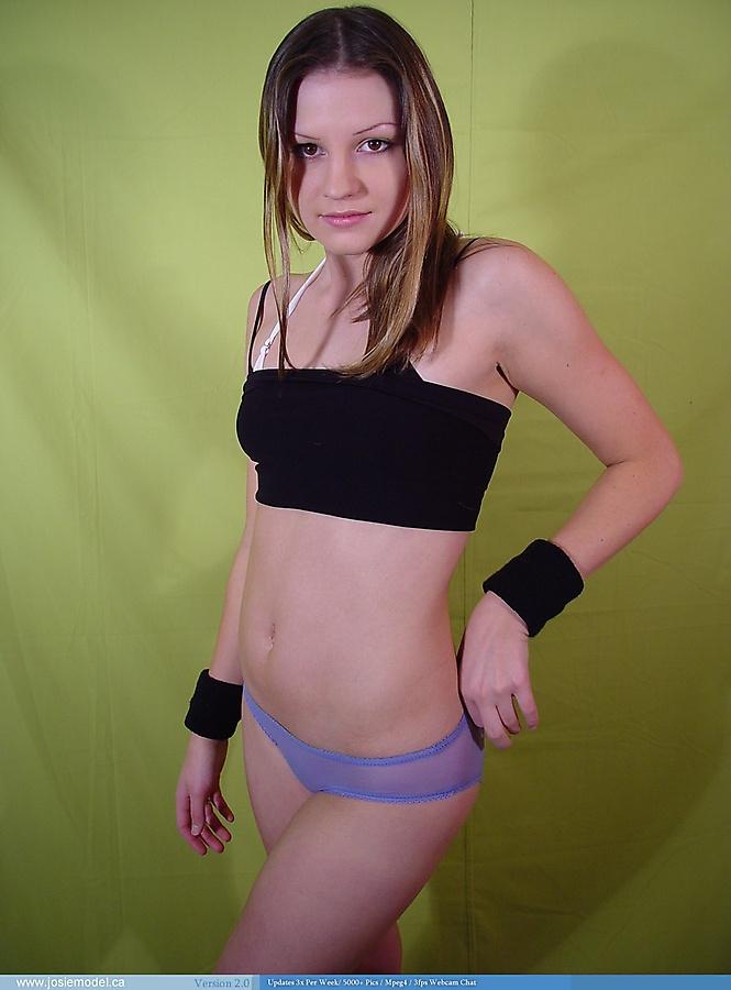 十代の熱い女josieモデルの写真は、彼女の熱いボディをワークアウト
 #55724172