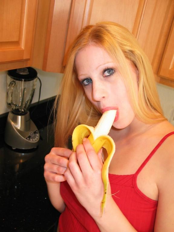 Pictures of teen amateur Melody Melons doing naughty things to a banana #59507321
