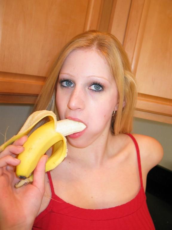 Pictures of teen amateur Melody Melons doing naughty things to a banana #59507379