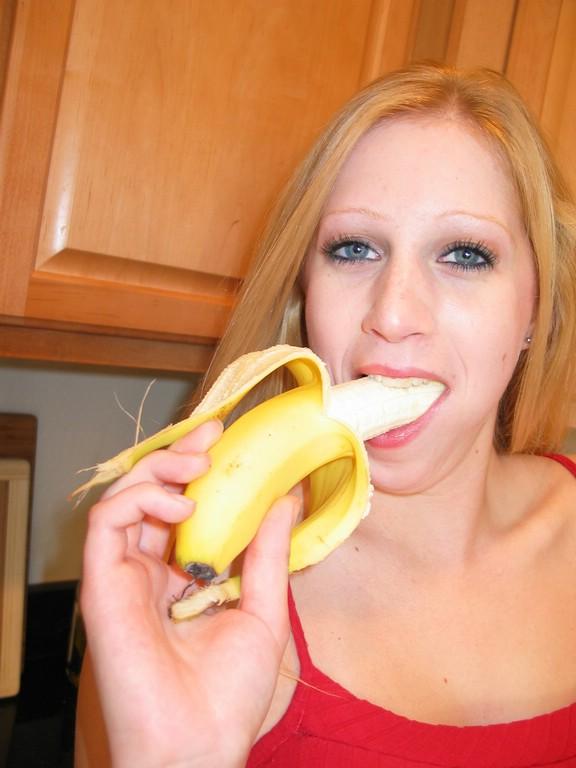 Pictures of teen amateur Melody Melons doing naughty things to a banana #59507402