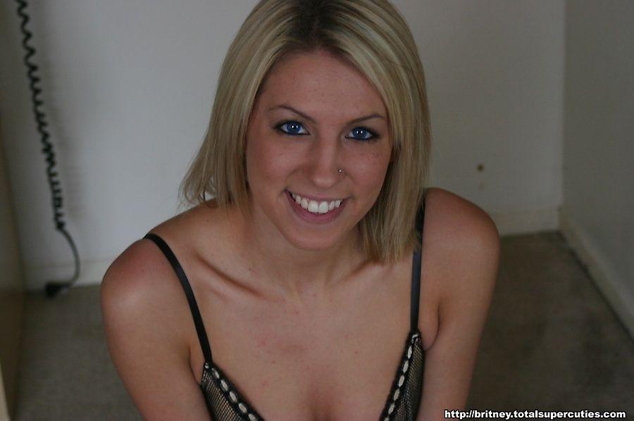 Photos de la jeune brittany habillée en lingerie chaude pour vous
 #59125684