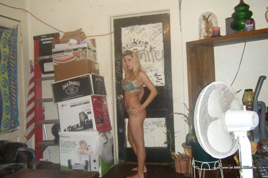 Collection de photos sauvages de somptueuses amatrices qui se dénudent en webcam
 #60925978
