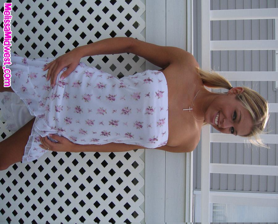 Melissa en un vestido blanco sexy
 #59496438