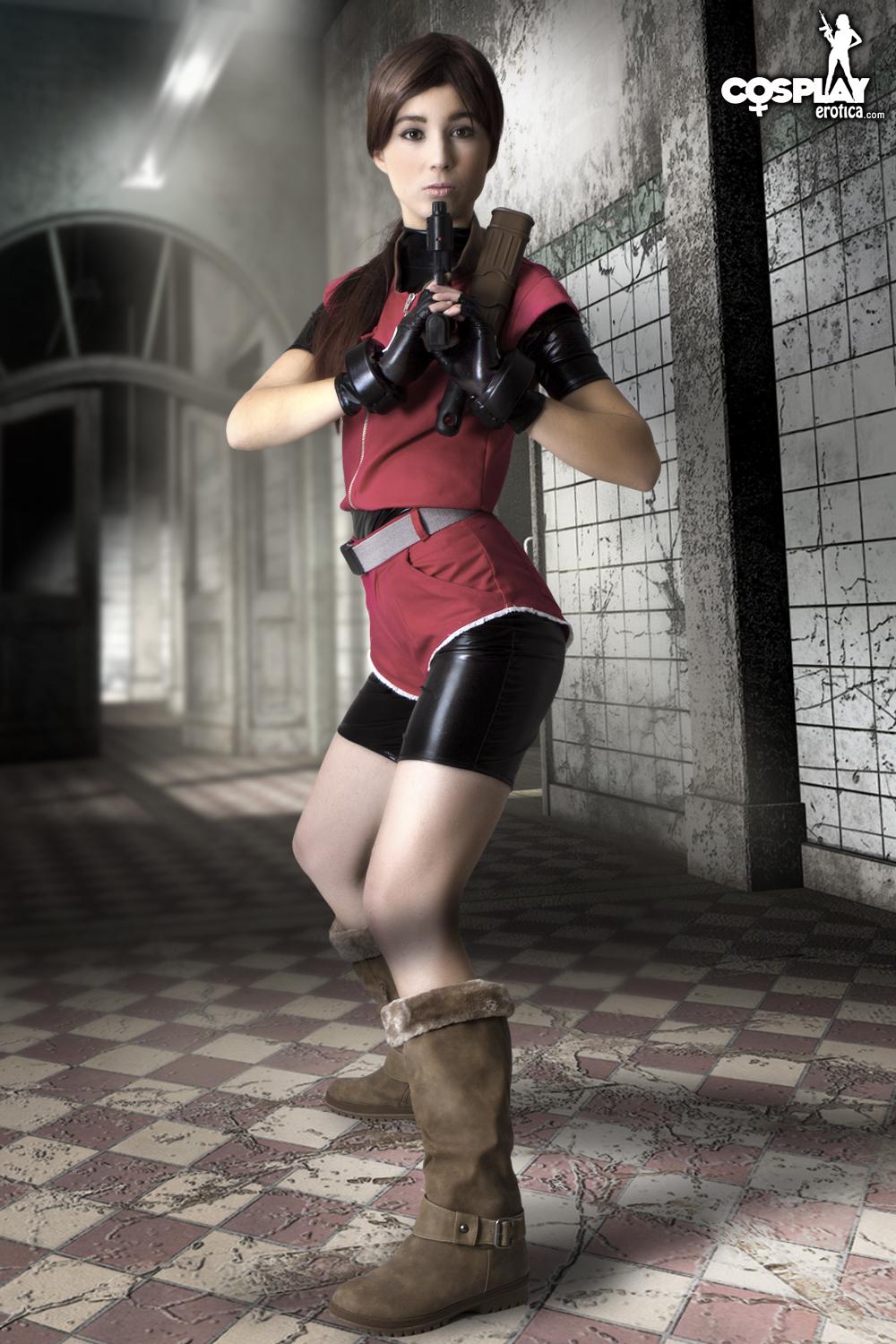 Cosplayer Stacy dresses as Claire from Resident Evil #60007816