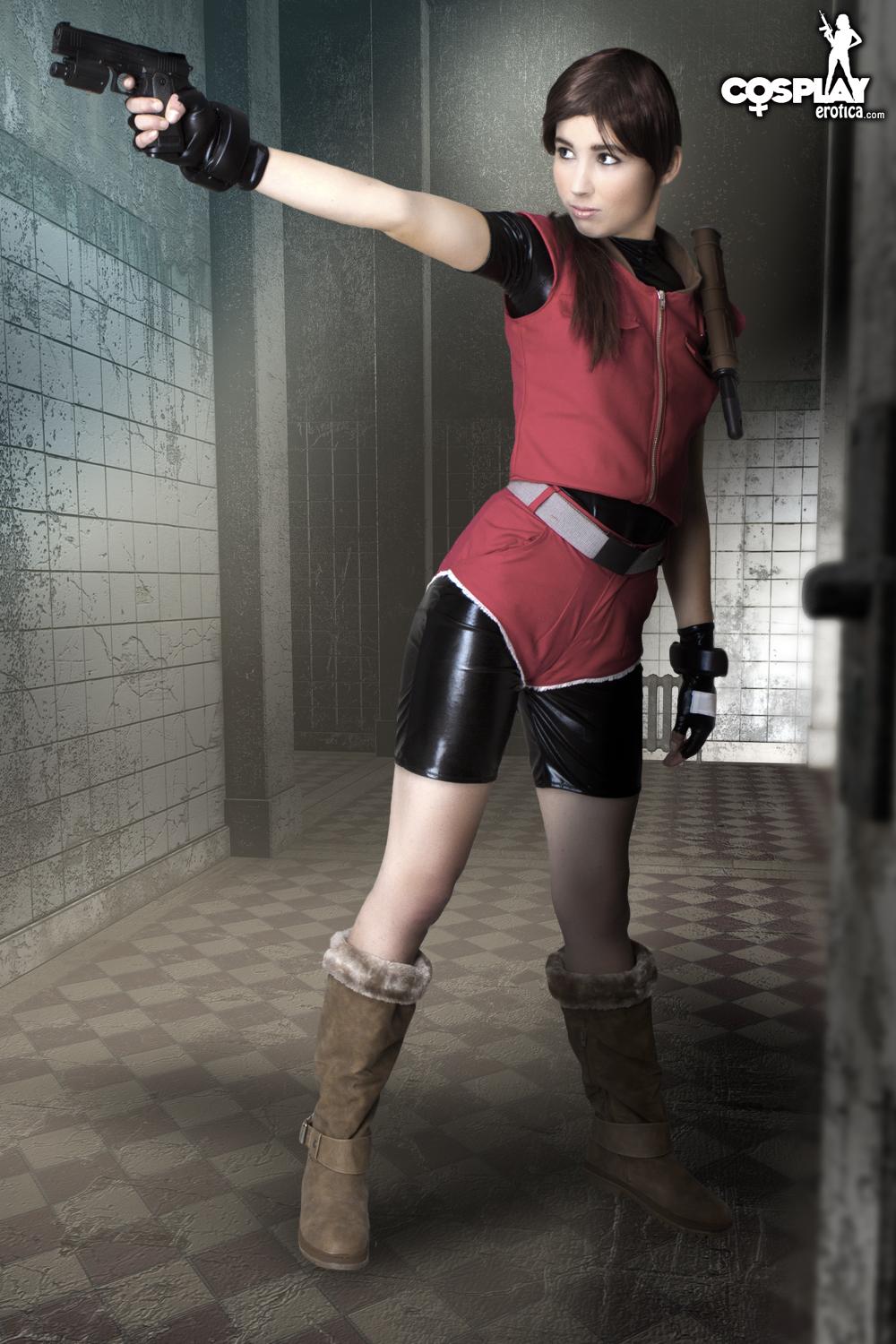 Cosplayer Stacy dresses as Claire from Resident Evil #60007821