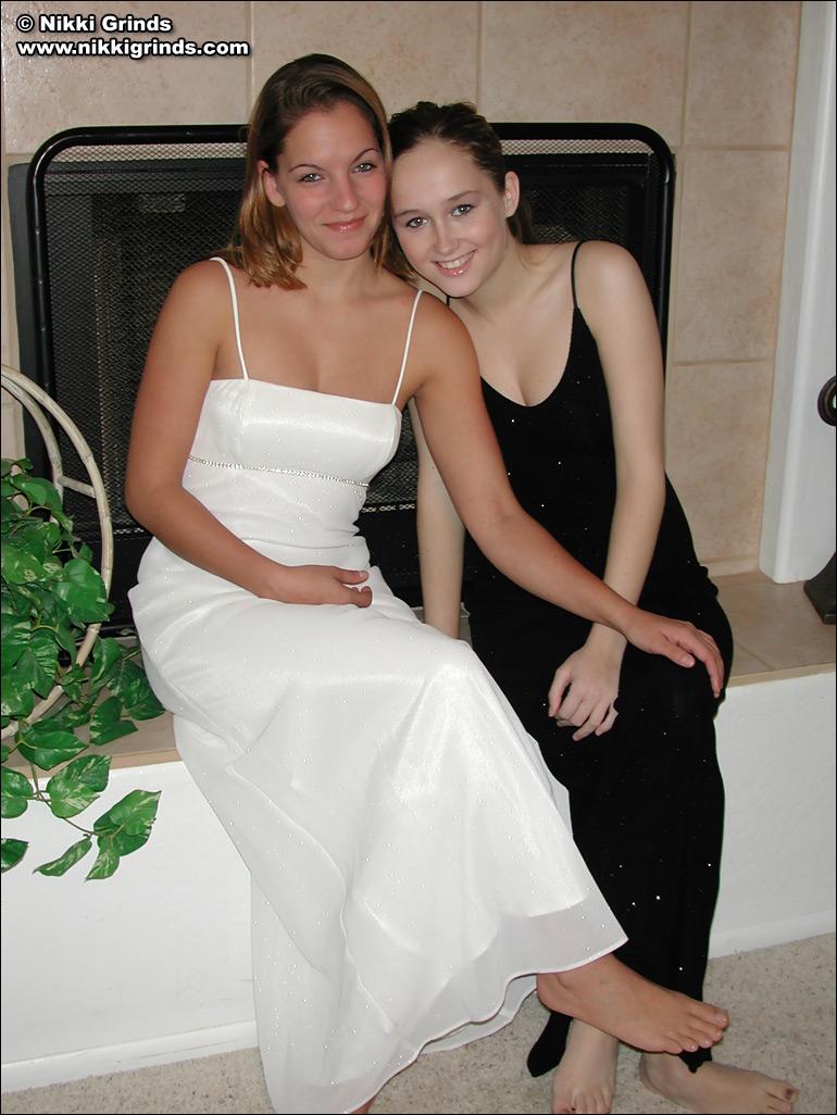 Bilder von Nikki Grinds und Stacy Bride, die sich für Sie ausziehen
 #59778938