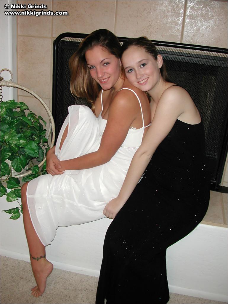 Bilder von Nikki Grinds und Stacy Bride, die sich für Sie ausziehen
 #59778949