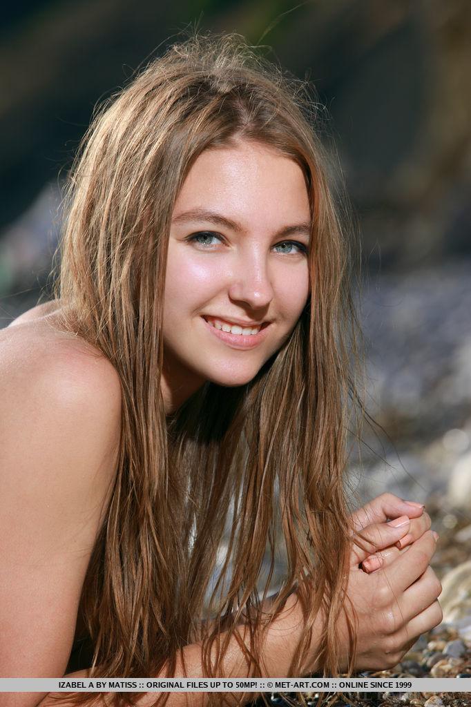Beautiful teen Izabel A gets naked by the ocean in "Nadeu" #55017876