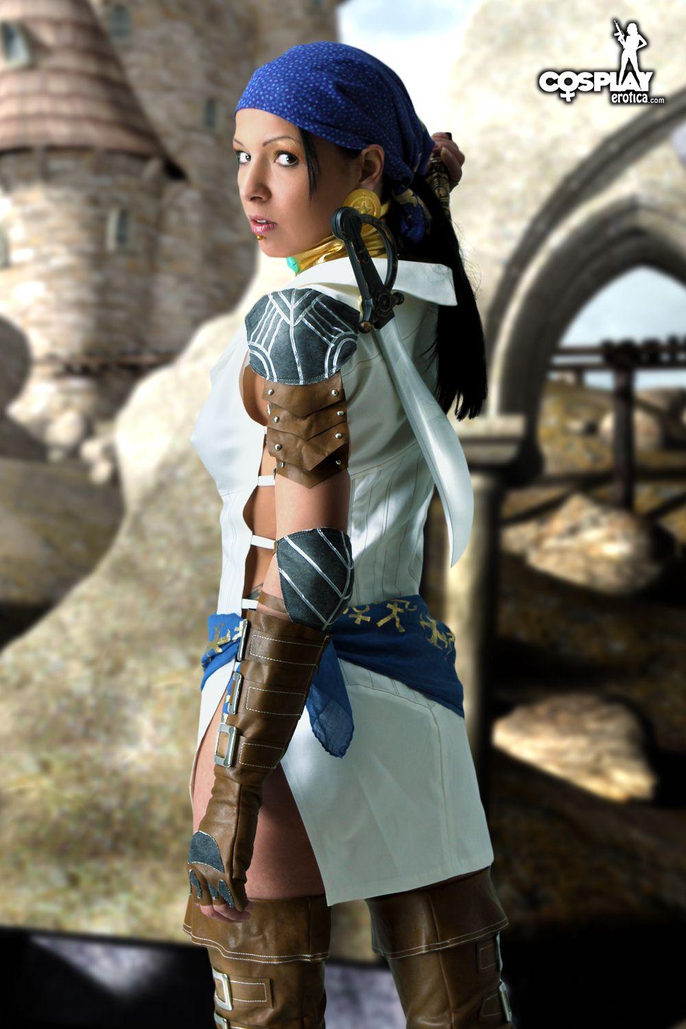 La cosplayeuse Mea Lee est déguisée en Isabela de Dragon Age.
 #59444873