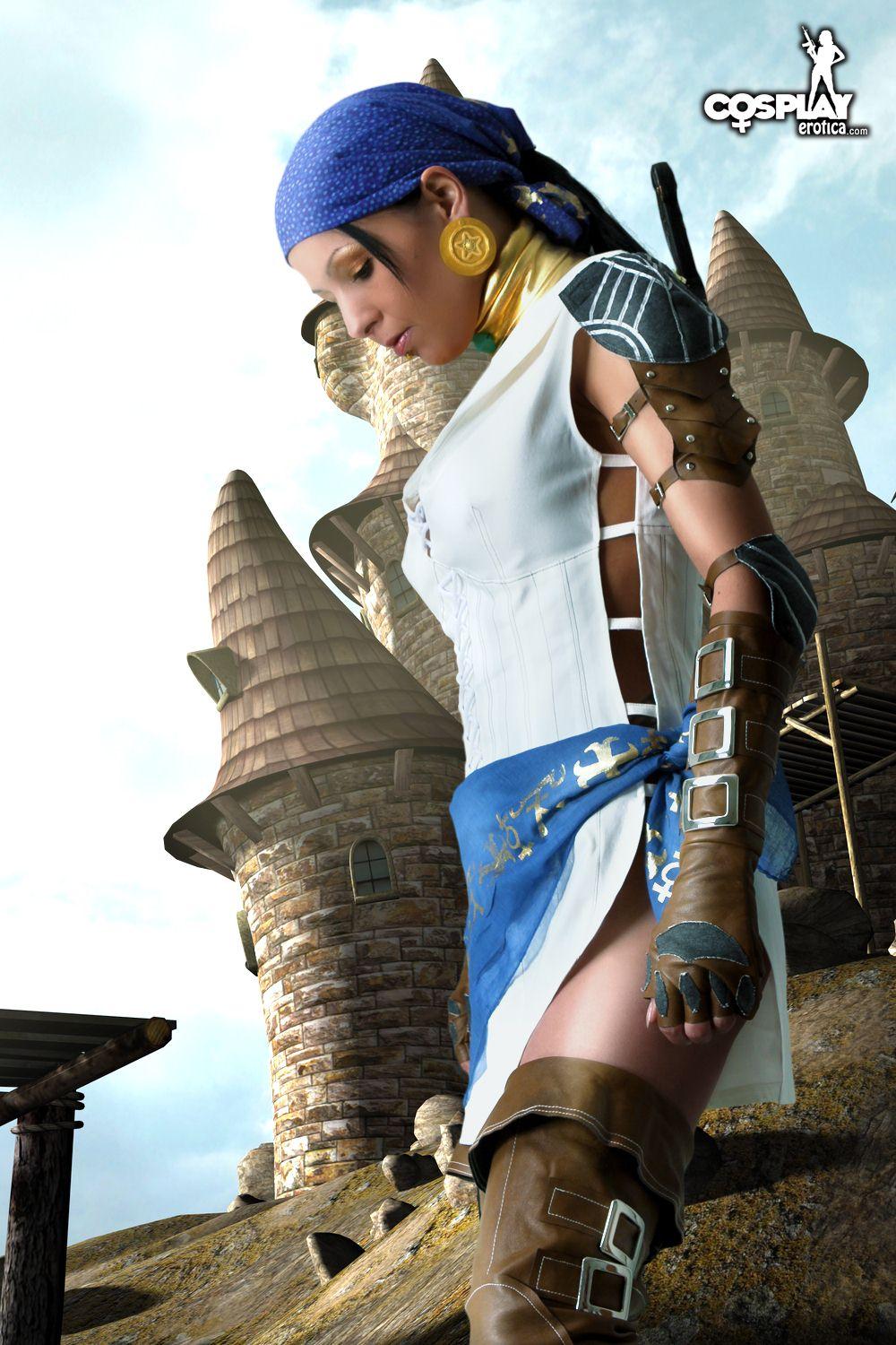 Cosplayer Mea Lee dresses up as Isabela from Dragon Age #59444899