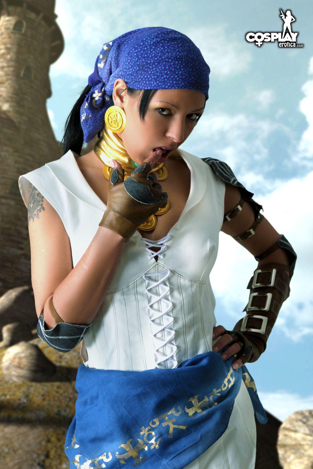 La cosplayeuse Mea Lee est déguisée en Isabela de Dragon Age.
 #59444981