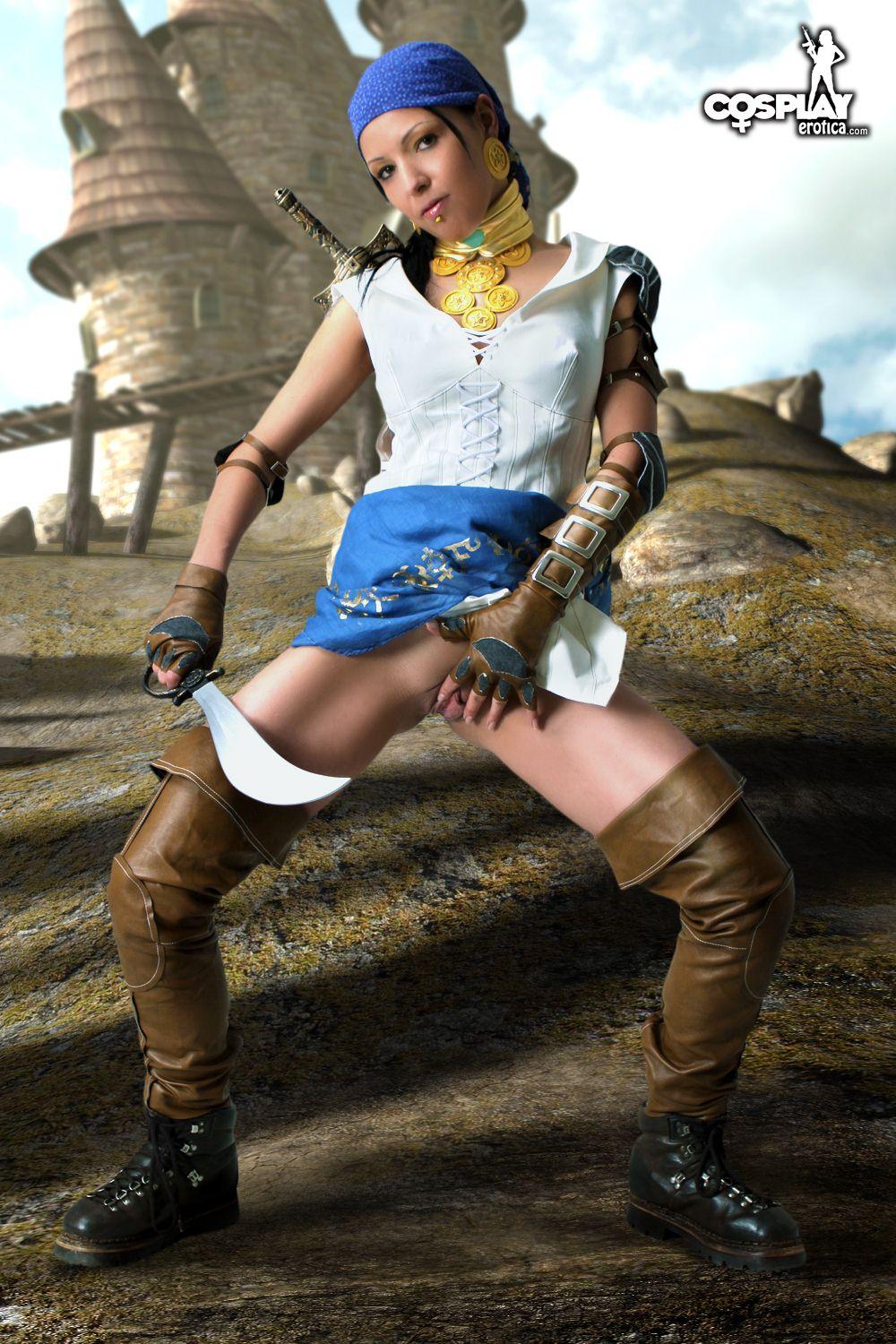 La cosplayeuse Mea Lee est déguisée en Isabela de Dragon Age.
 #59445016