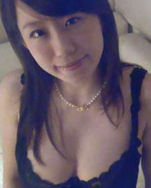 Fotos de una joven asiática caliente mostrando
 #60716195