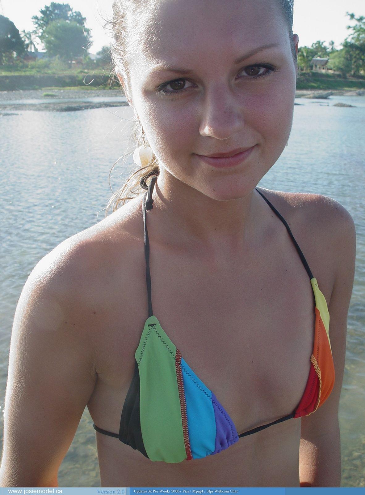 Photos de la jeune modèle josie s'exhibant en bikini
 #55714301
