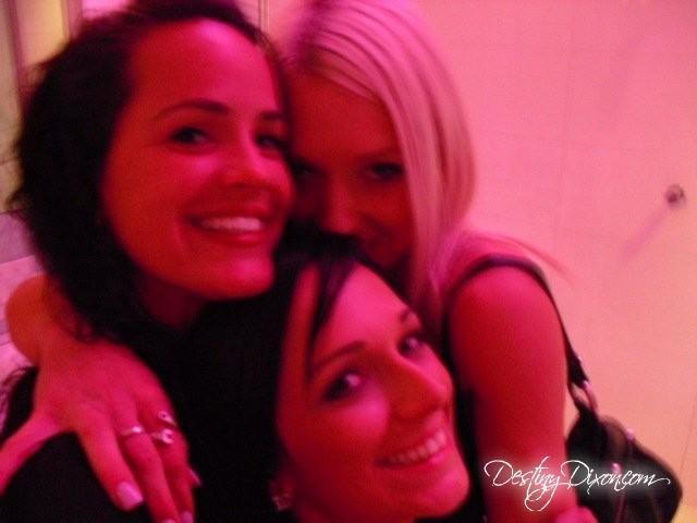 Candid Bilder von destiny dixon's Besuch mit ihrer Freundin natalie nice und nikki sweets
 #54023398