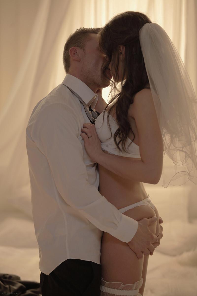 カプリスは結婚します！本当ではありませんが、これは彼女の実際のボーイフレンドと彼はカメラでセックスをするのは初めてです。
 #59001042