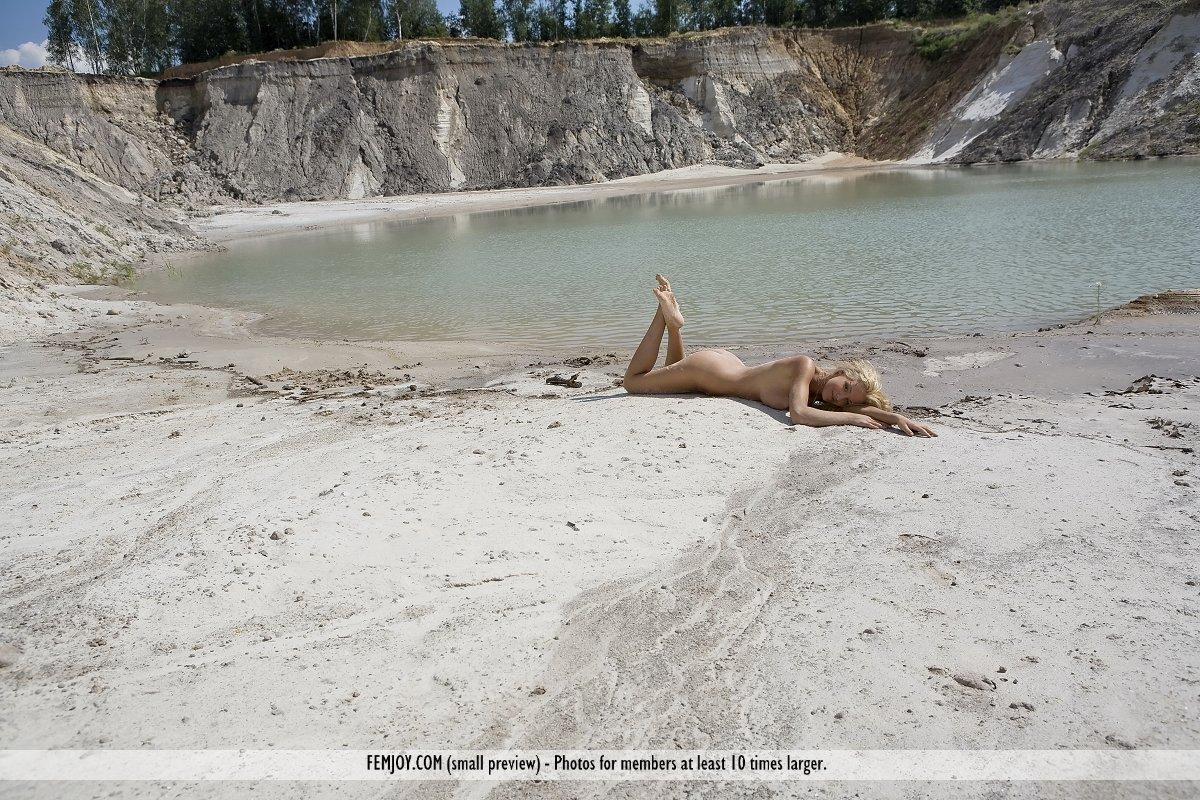 Fotos de la diosa rubia nati desnuda en el exterior para ti
 #60388325