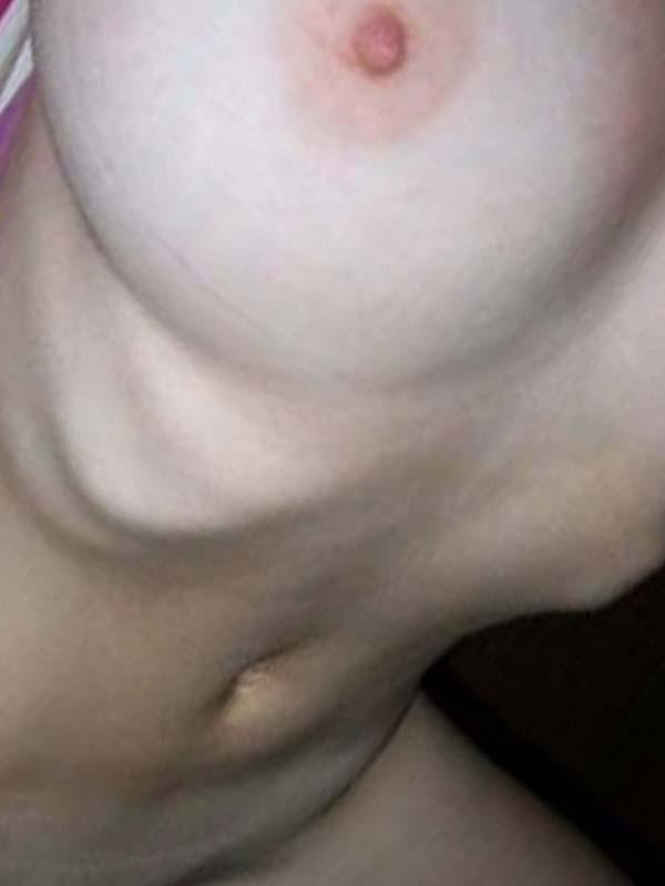Fotos de una nena amateur de grandes pechos en su habitación
 #60474357