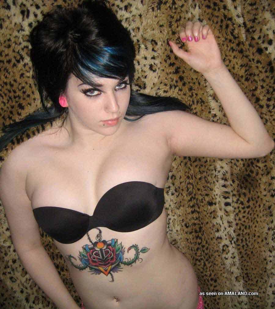 Pictures of a gorgeous alt girl flaunting for the camera #60639461