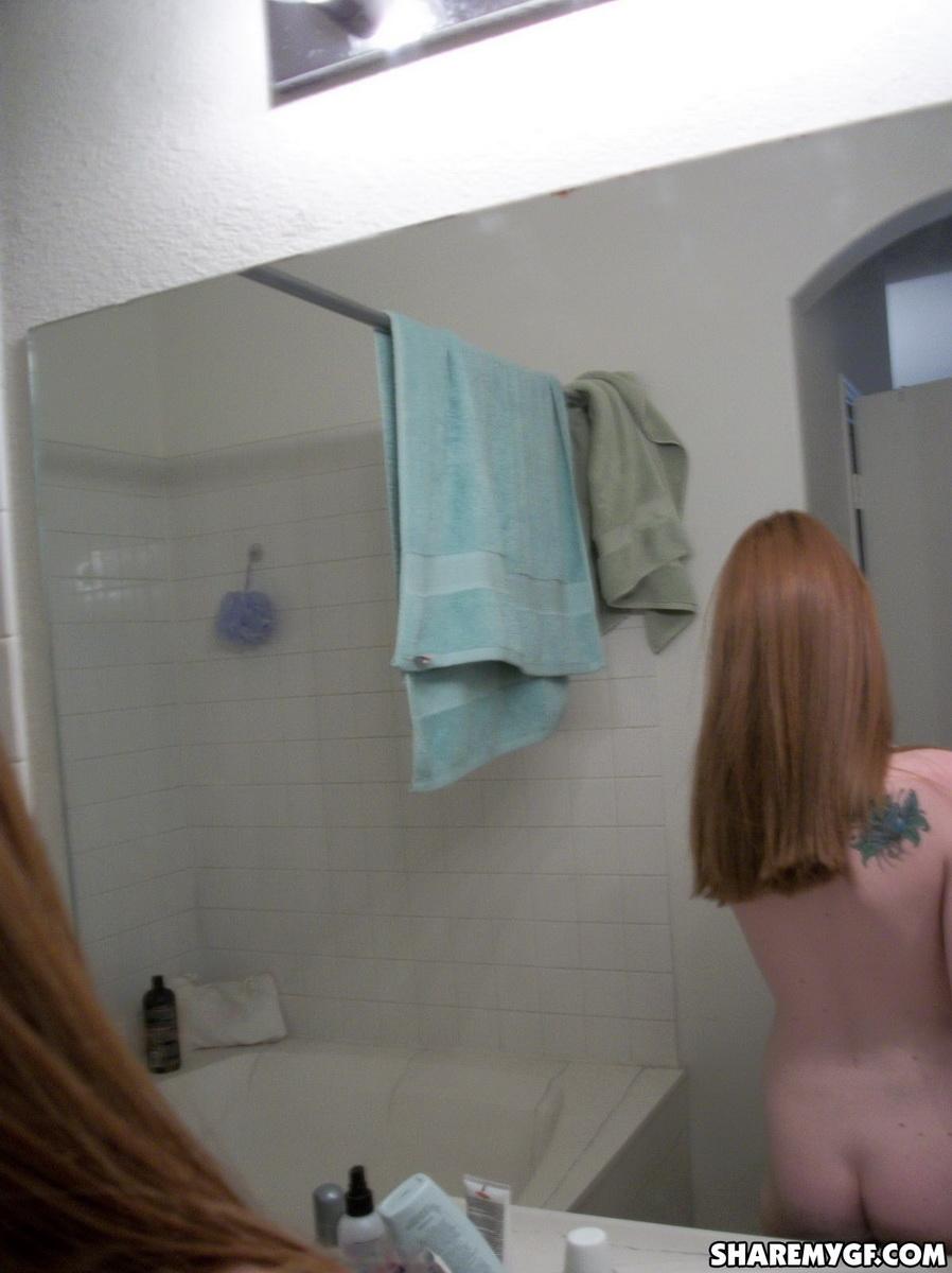 Hot Ingwer gf zeigt, wie sie nackt selfies im Bad nimmt
 #60791045