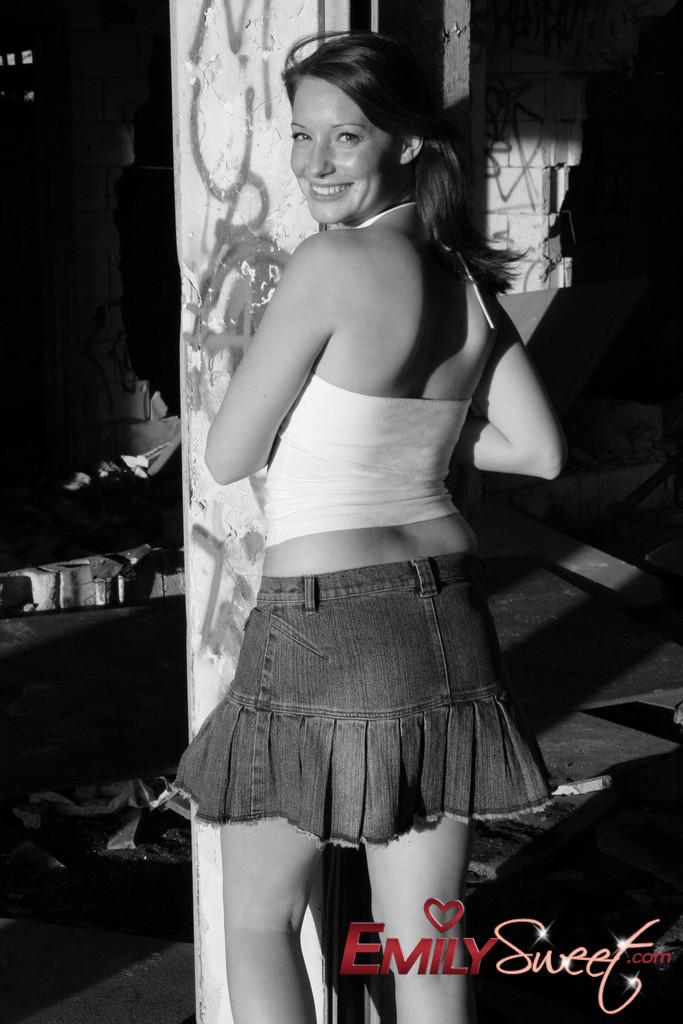 Pictures of teen model Emily Sweet flashing in black and white #54239784