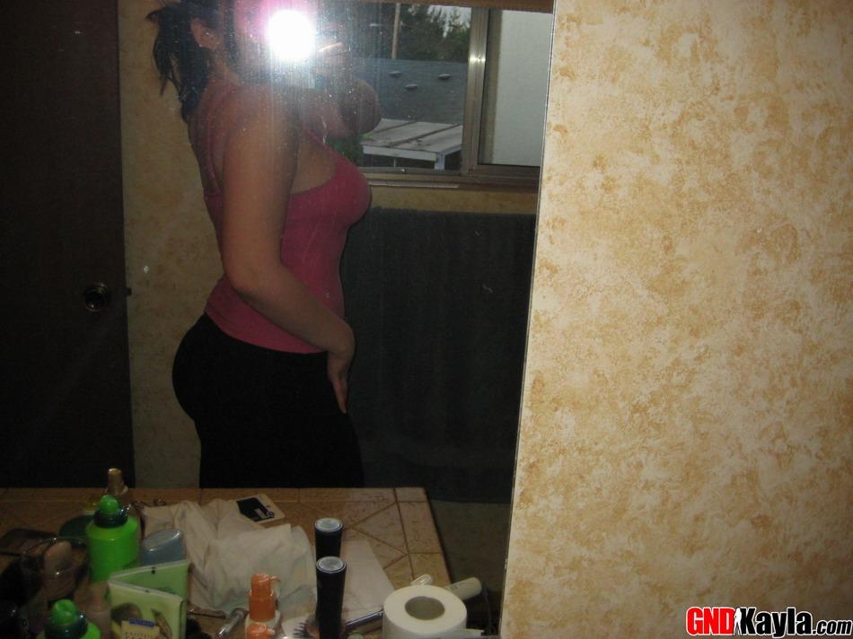 自宅で自分のホットな写真を撮っているティーンベイブgndカヤの写真
 #54555264