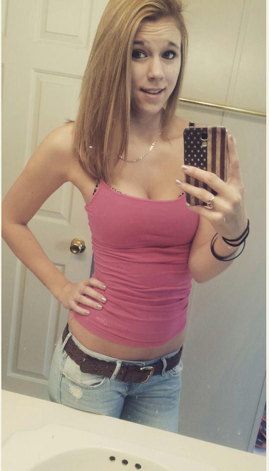 Heiße College-Teens teilen Selfies von ihren sexy Körpern
 #60845998
