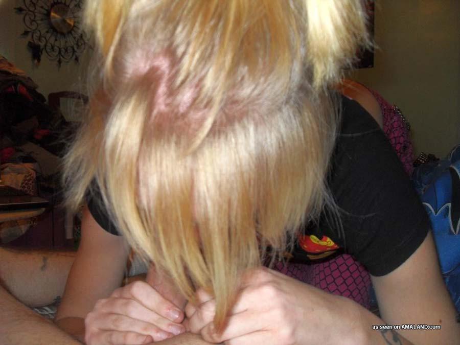 Photos d'une fille alternative blonde sexy qui s'enfonce dans la bite
 #60639310