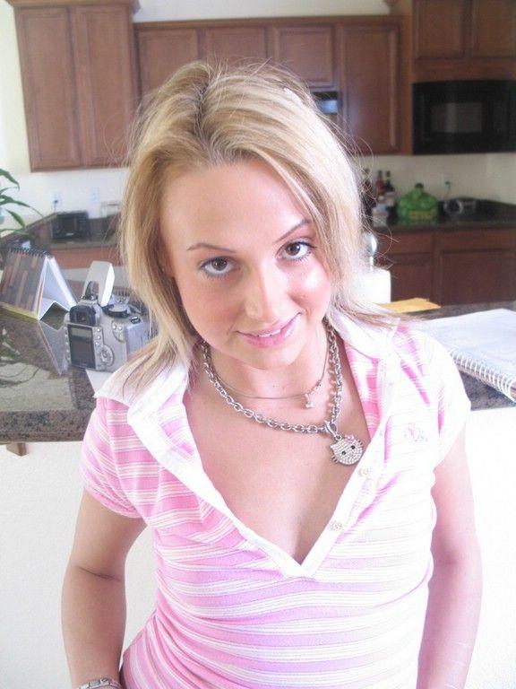 Pictures of teen chick Nikki Hillton flashing her wet pussy #59782017