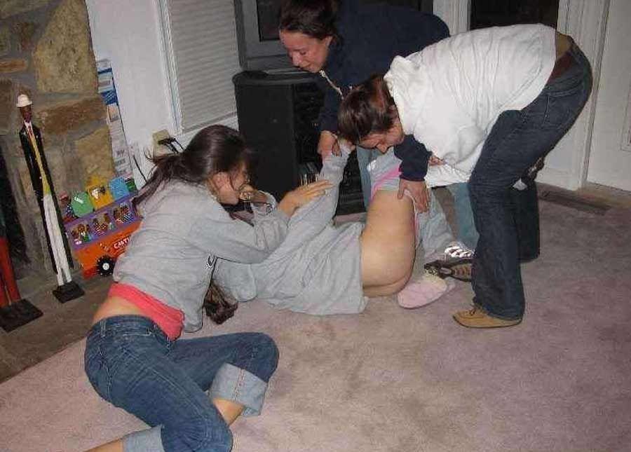 酔っ払った女友達が暴走する写真
 #60653956