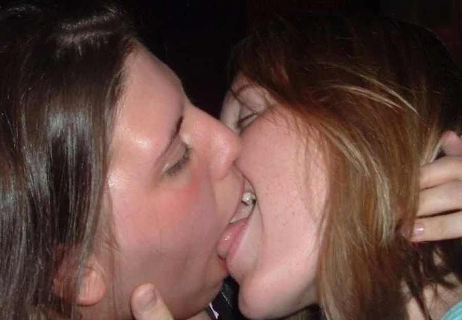 Bilder von betrunkenen Freundinnen, die wild werden
 #60654022