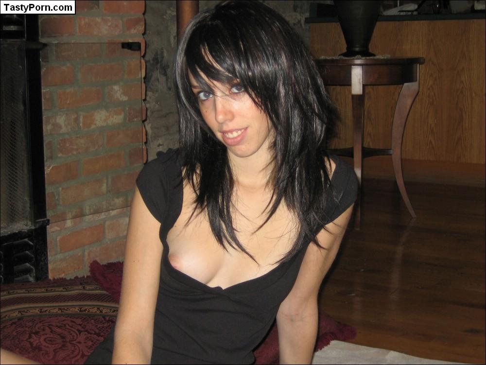 Bilder von tasty julie spielt mit sich selbst
 #60059935