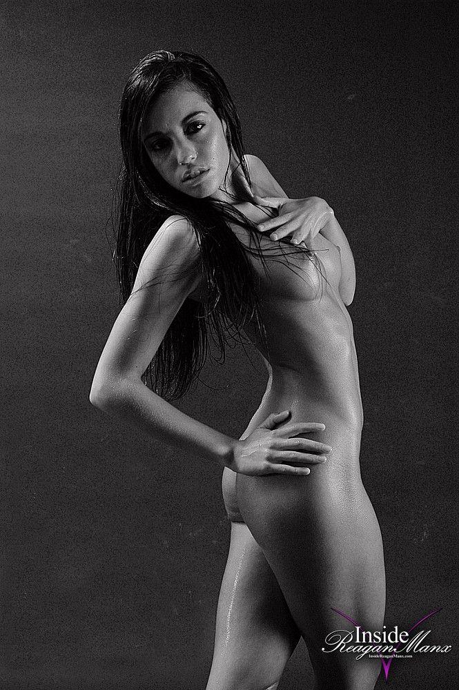 Fotos de reagan manx desnuda en blanco y negro
 #59860815