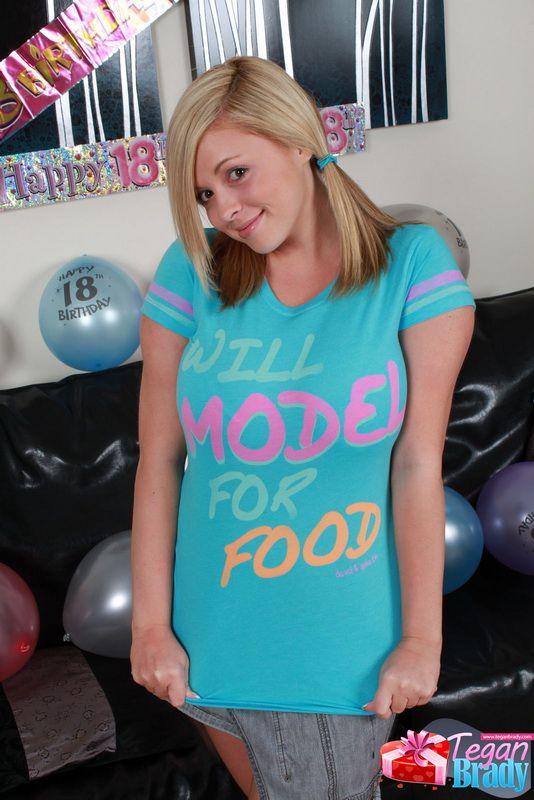 Photos de la jeune Tegan Brady fêtant son anniversaire
 #60083875