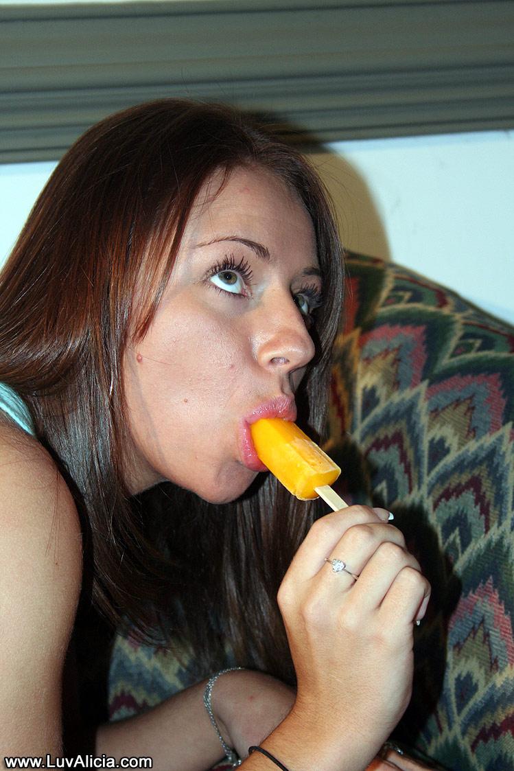 Pictures of teen Luv Alicia putting something hard in her mouth #59140557