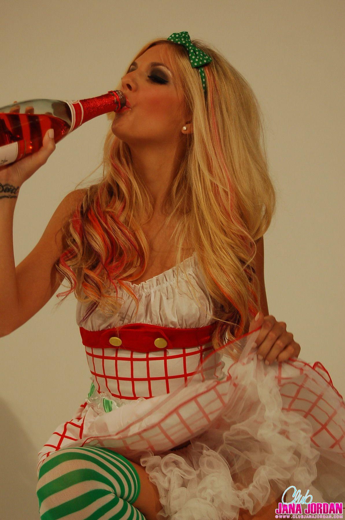 Pictures of Jana Jordan getting drunk for you #55086505