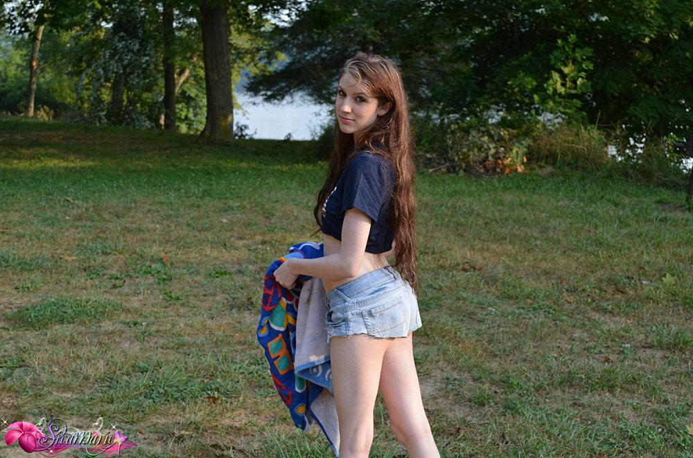 Sica marie mostra quanto di un cazzo-tease lei può essere sul suo picnic
 #59971765